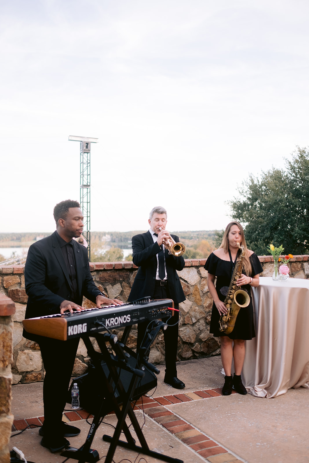 Live band at cocktail hour at the Bella Collina Clubhouse.