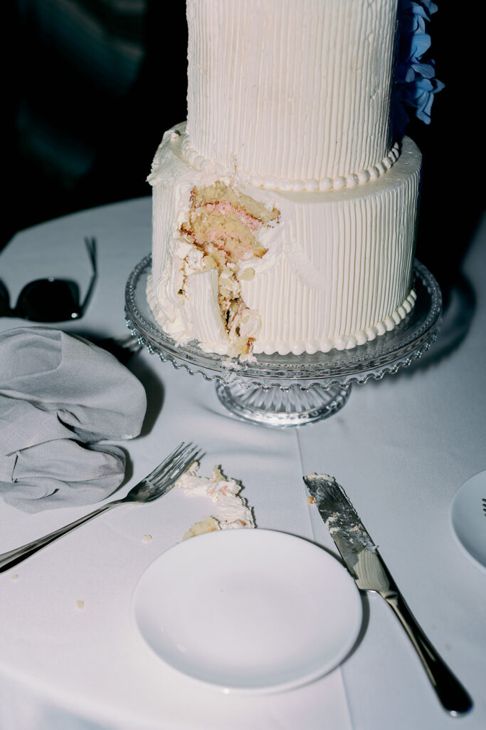Direct flash wedding cake and cake plate. 