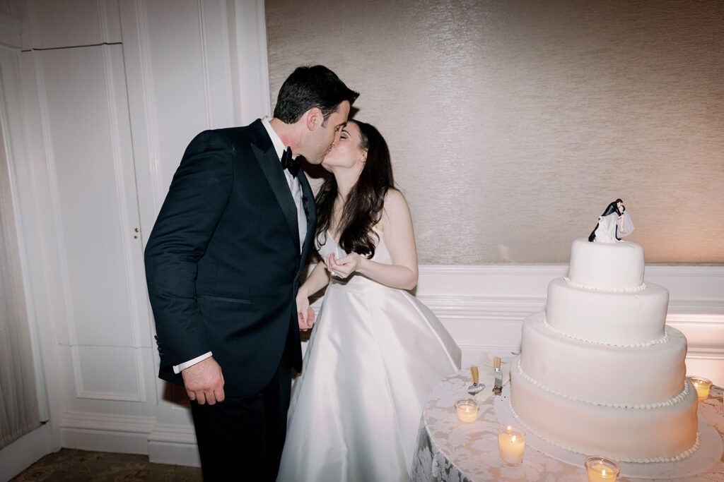 Direct flash wedding cake cutting kiss. 