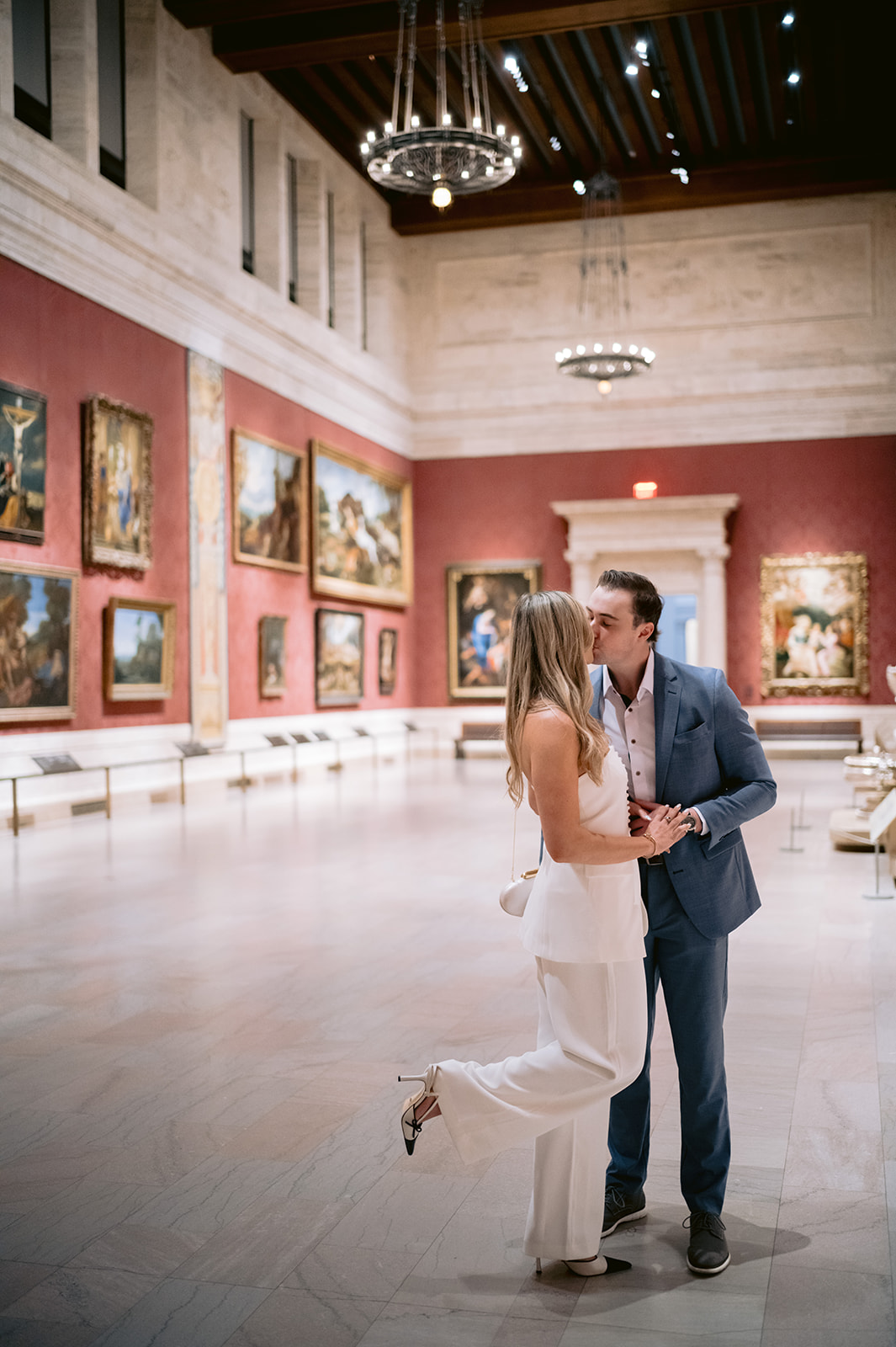 San Francisco art museum engagement photoshoot. 